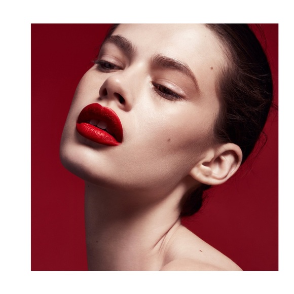 Fenty Beauty Stunna Lip Paint in Uncensored Red Longwear Fluid Lip Colour - Picture 3 of 6